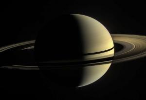 Вижте как Сатурн се плъзва зад Луната в това впечатляващо видео