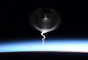 Астронавтката Кристина Кох засне приказно красива снимка на излитането на „Союз 61“