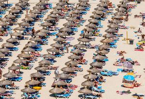 Как слънцезащитната козметика ни пази от тъмната страна на нашата звезда