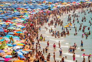 10 трилиони от слънчевия ви тен идва от галактики отвъд нашата собствена