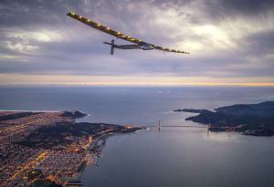 Слънчевият самолет обиколи Земята!