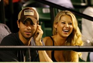 Енрике Иглесиас: Анна Курникова е майка-супергерой