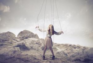 8 начина, чрез които ви манипулират емоционално