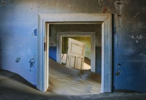 Този изоставен град се пълни с пясък вече цели 50 години