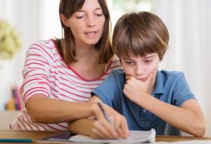 Защо не трябва да пишете домашните на децата си и други страхотни съвети за родители