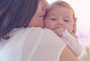 Бебетата, гушкани като малки, са с променени гени