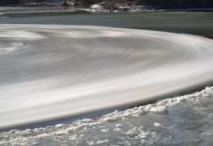 100-годишната мистерия на въртящите се ледени дискове намери обяснение