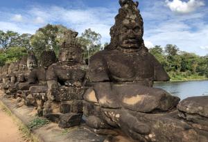 До Виетнам и кралство Камбоджа с Диана Маринова