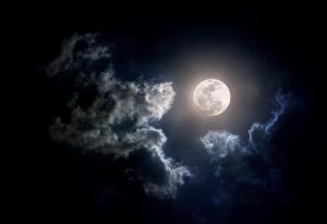 Влияе ли пълнолунието на детския сън?