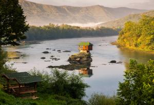 18 къщи за хората, които обичат усамотението