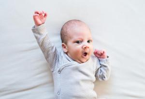 Ако хълца, значи му е студено и други заблуди за бебето