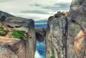 10 места с невероятни гледки, на които хората рискуват живота си