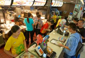 Какво научих от четирите години работа в Макдоналдс