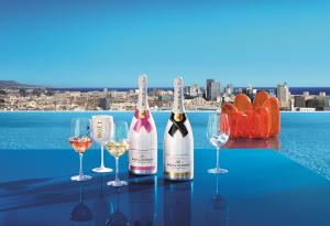 Гмурнете се в лятото и открийте най-новото ни „ледено“ шампанско