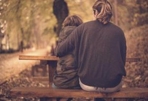 Как осиновеният ми син открива какво значи „мама“