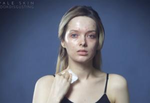 Едно момиче свали грима си, за да разкрие жестоките стандарти за красота в интернет