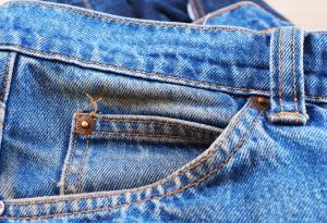 За какво служи малкото предно джобче на дънките?