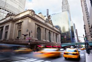 Това интригуващо паралелно видео показва приликите между ежедневия живот в Ню Йорк и Париж