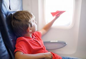 Дете в самолета – правила, документи и полезна информация