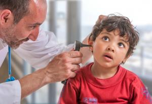 Парализиращо заболяване при децата продължава да озадачава лекарите