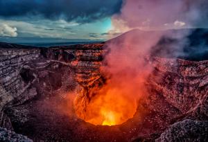 Турист падна в хавайски вулкан