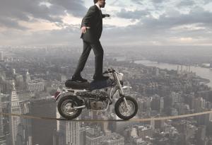  Красивите жени тласкат мъжете към риск