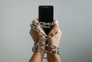 Помощ! Телефонът ми е тиранин!