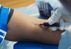 Нов кръвен тест открива 8 различни вида рак
