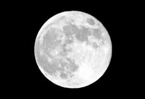 Виждаме повече от 50% от Луната. Ето защо