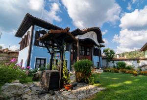 Къде да пътуваме за националния празник и 8 март