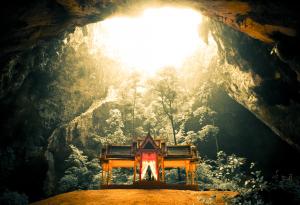 Една разходка из извънземните пещери на планетата Земя