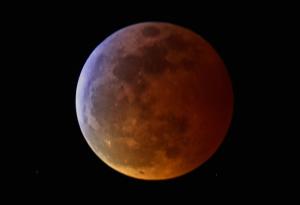 Вижте момента, в който метеор удря Луната по време на последното лунно затъмнение