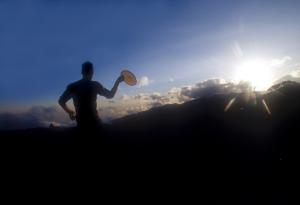 Видео: Най-дългият полет на фрисби