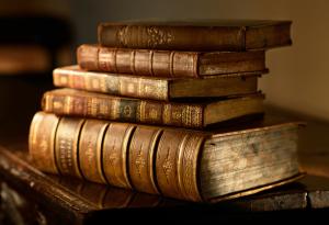 На какво се дължи ароматът на старите книги?