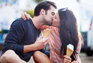 Какво се случва в тялото ни при романтична целувка