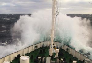 Видеo: Кораби в бури