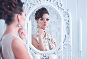 Кое ни дава по-добра представа за себе си: Снимките или огледалото?