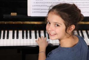 Свиренето на музикален инструмент повишава успеха на учениците