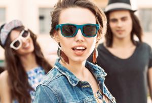 Ефектът на мажоретките: защо хората изглеждат по-привлекателни в група