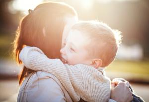 Един красив експеримент: Деца трябва да открият майките си, без да гледат