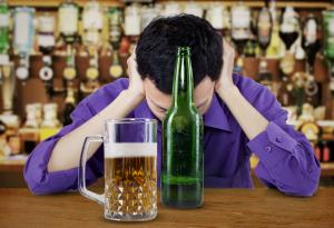 Защо някои хора се зачервяват, когато пият алкохол?