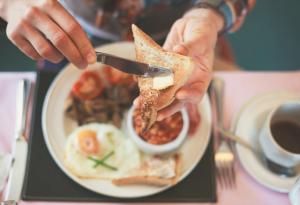 Каква е типичната закуска в различни страни по света