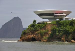 Постройки, които приличат на НЛО