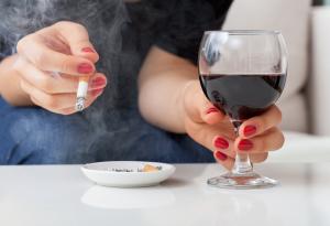 Пушенето влошава махмурлука