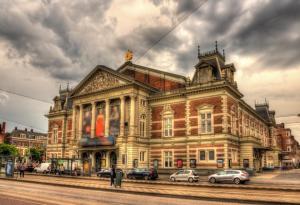 11 април 1888 г. – Открита е концертната зала Концертгебау, една от най-добрите в света