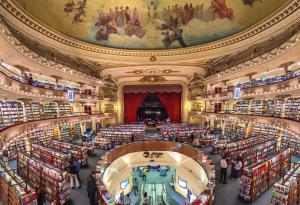 Добре дошли в 100-годишния театър, превърнат в една от най-красивите книжарници в света!