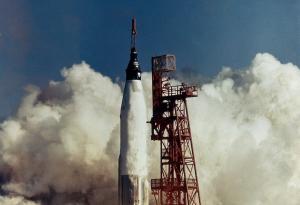 5 май 1961 г. - САЩ изстрелва първия си пилотиран космически кораб
