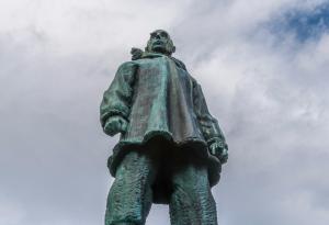 7 март 1912 г. - Руал Амундсен официално съобщава, че неговата експедиция е достигнала Южния полюс