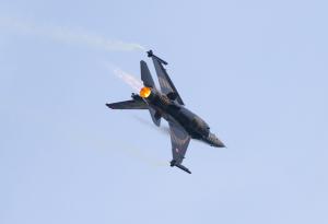 Видео: Автопилот спасява живота на пилот на F-16