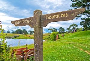 21 септември 1937 г. – Книгата „Хобитът“ на Толкин е публикувана за първи път